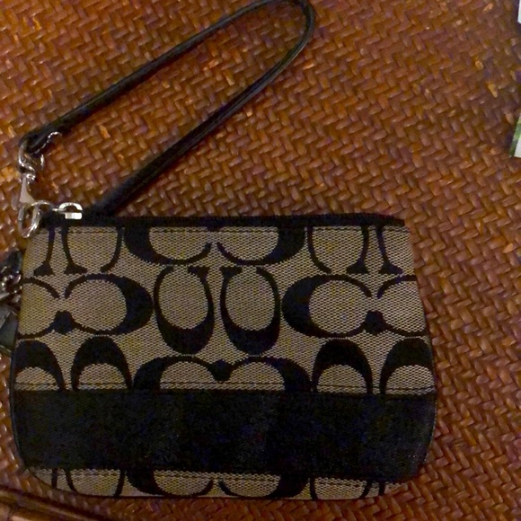 Coach zip wristlet in signature canvas - Picture 1 of 1